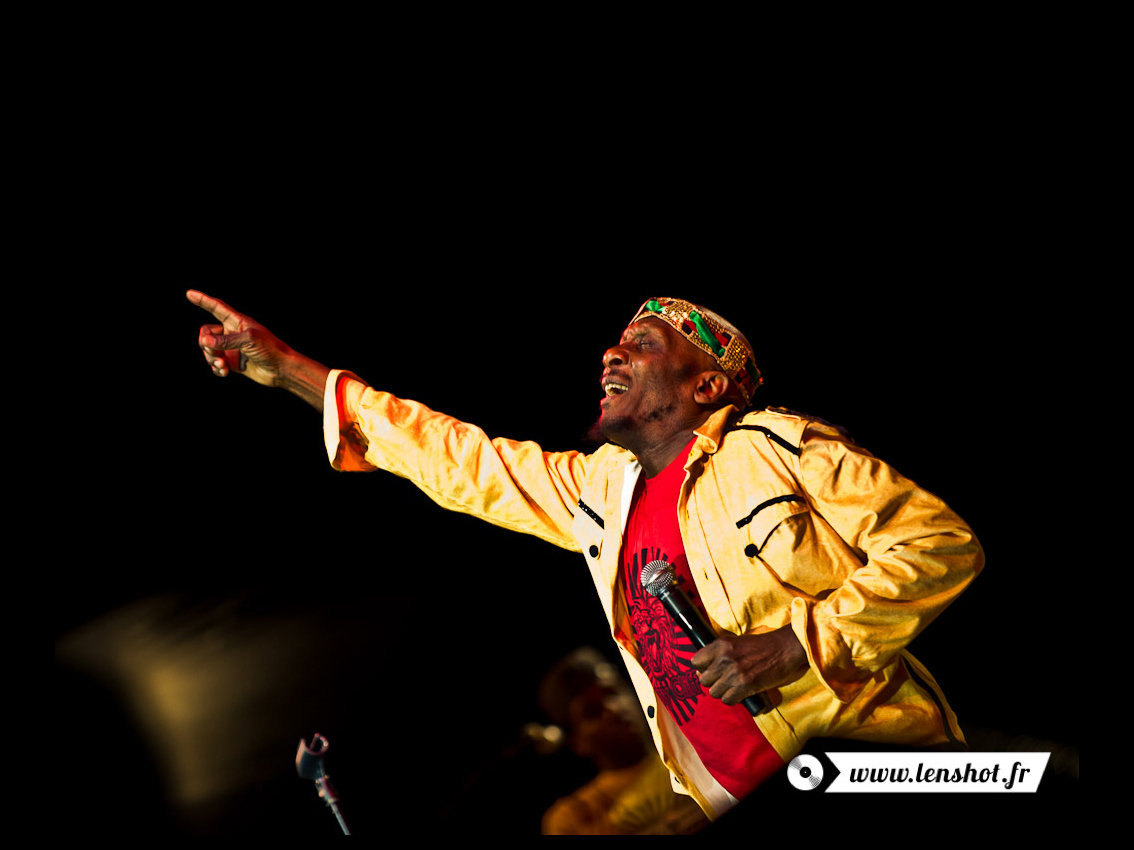 does jimmy cliff still tour