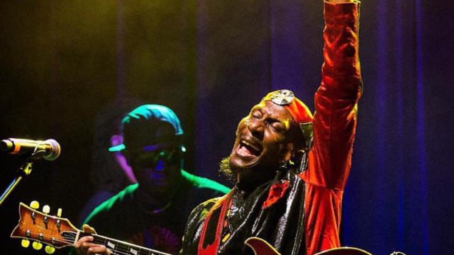 does jimmy cliff still tour